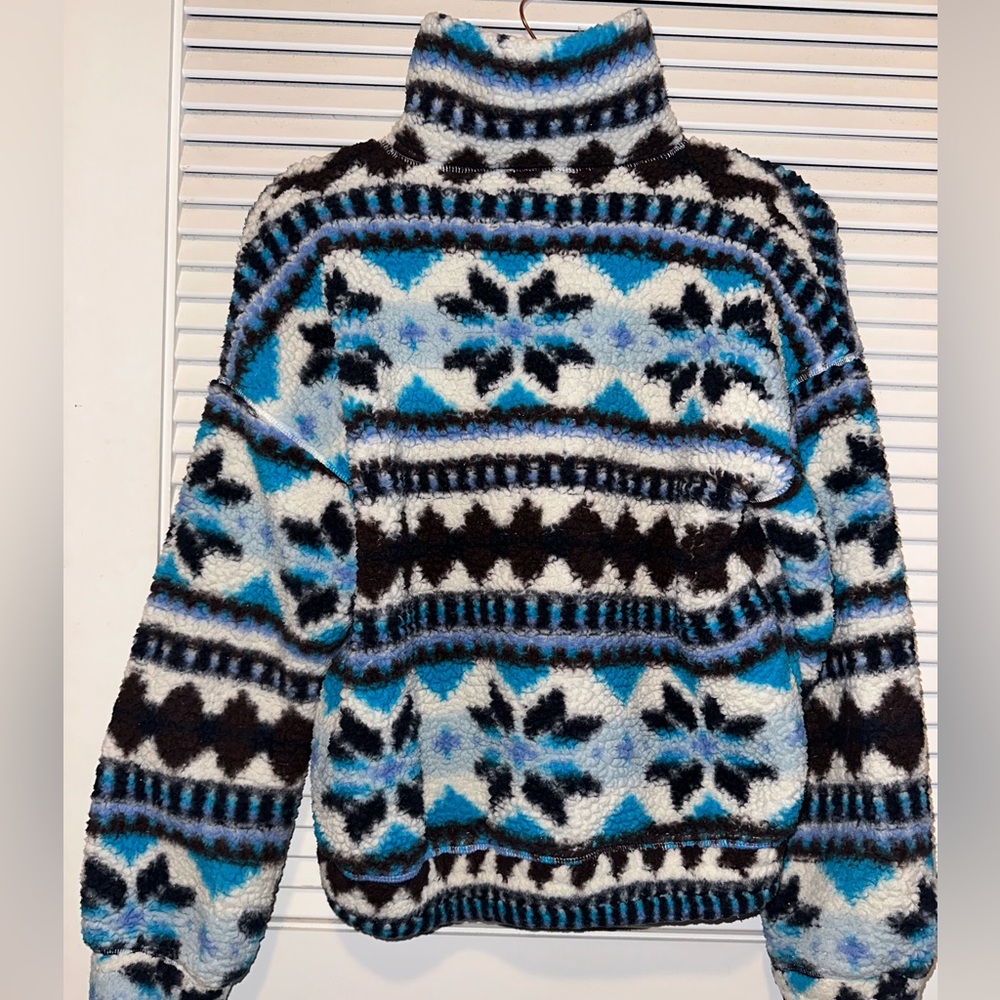 Sherpa Pullover - image 3